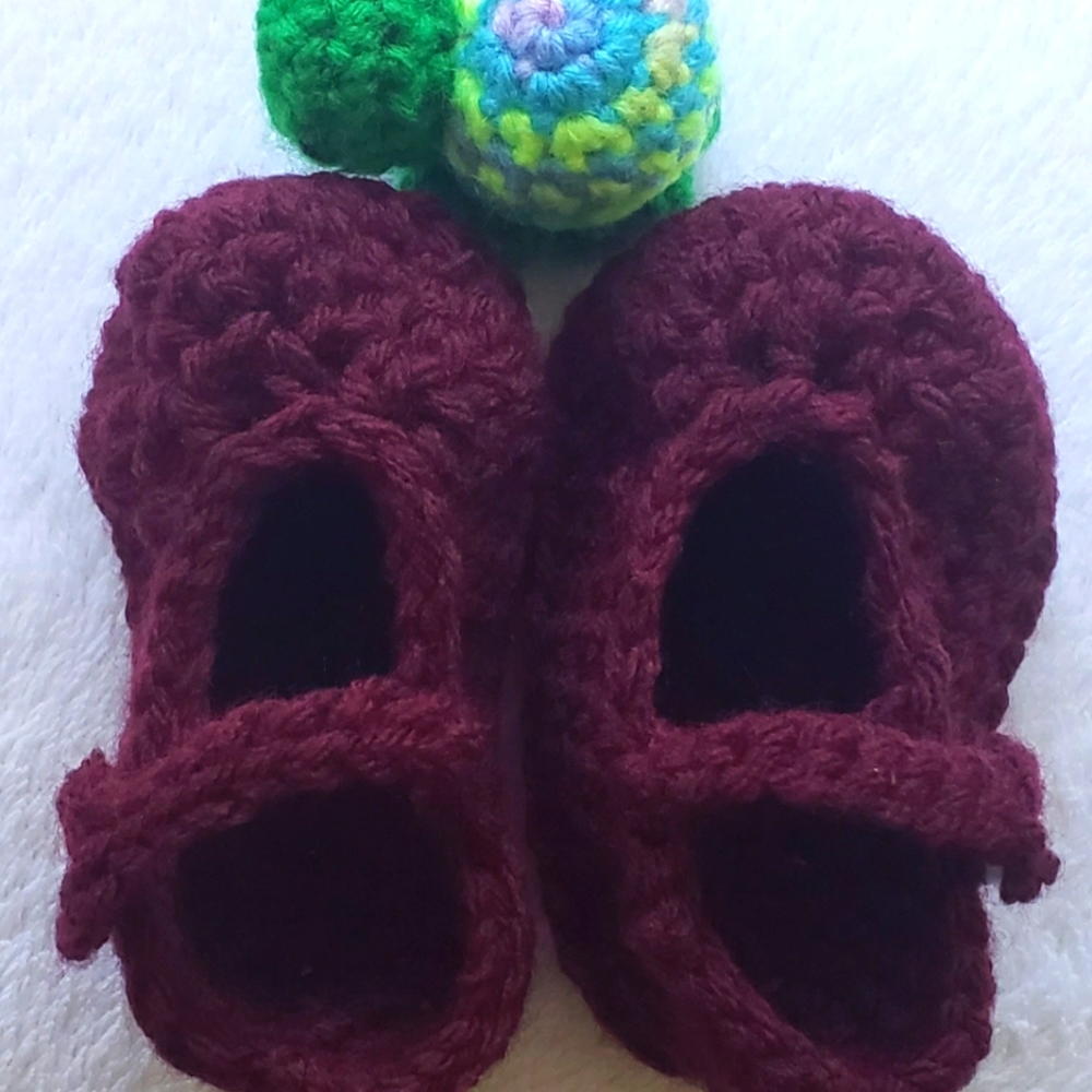 Handmade crochet baby Mary Jane style booties
